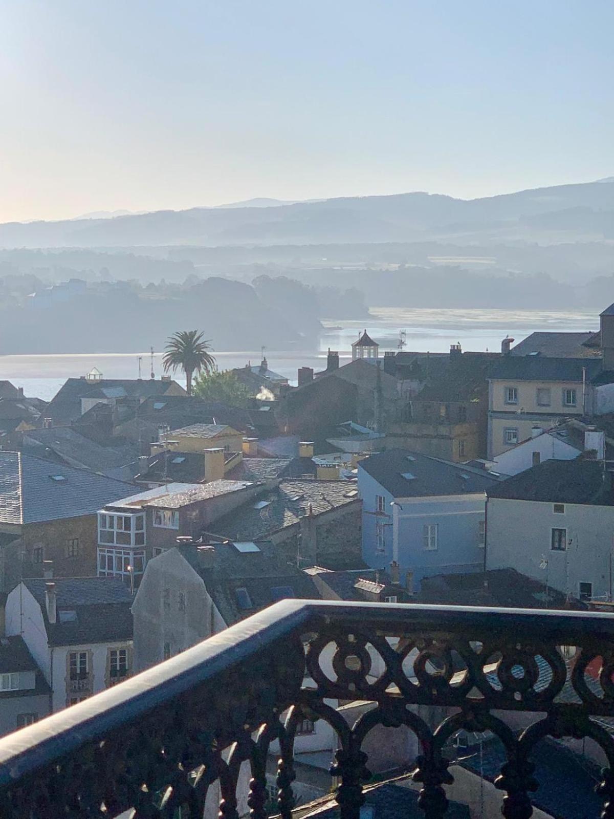 Moderno Piso Con La Mejor Terraza De Ribadeo Y Vistas Maravillosas Bagian luar foto