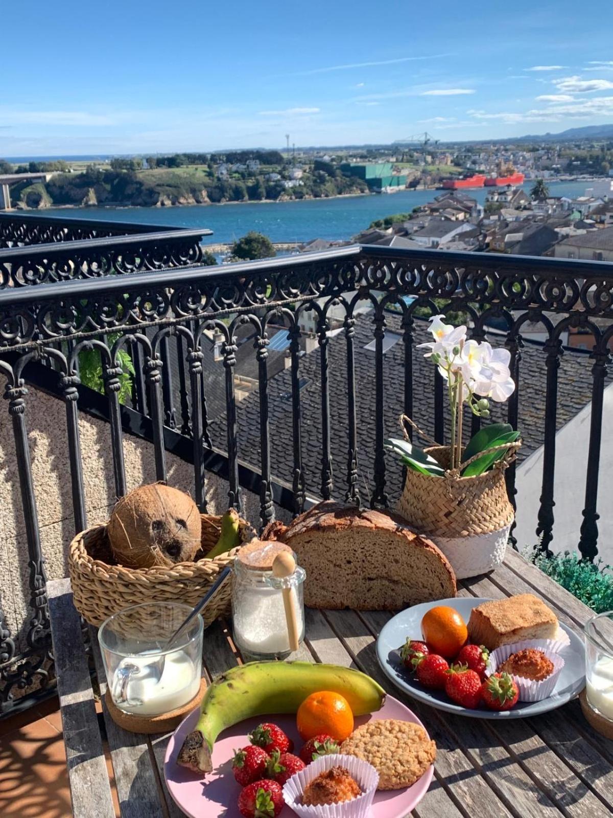 Moderno Piso Con La Mejor Terraza De Ribadeo Y Vistas Maravillosas Bagian luar foto