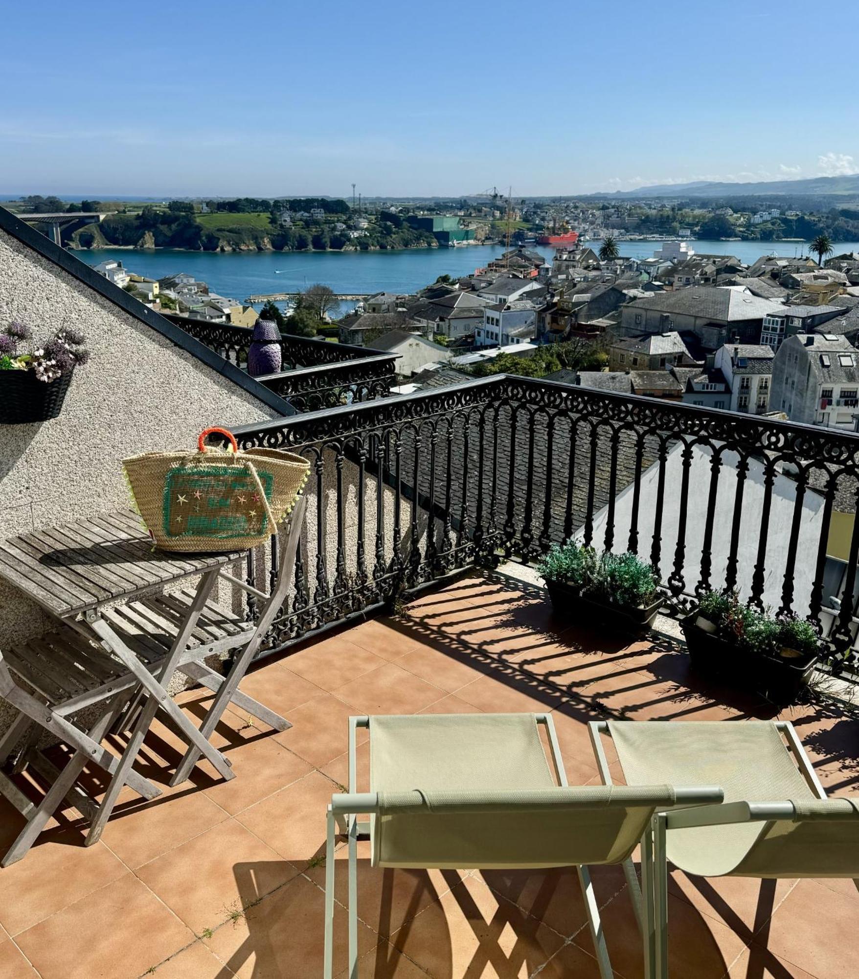 Moderno Piso Con La Mejor Terraza De Ribadeo Y Vistas Maravillosas Bagian luar foto