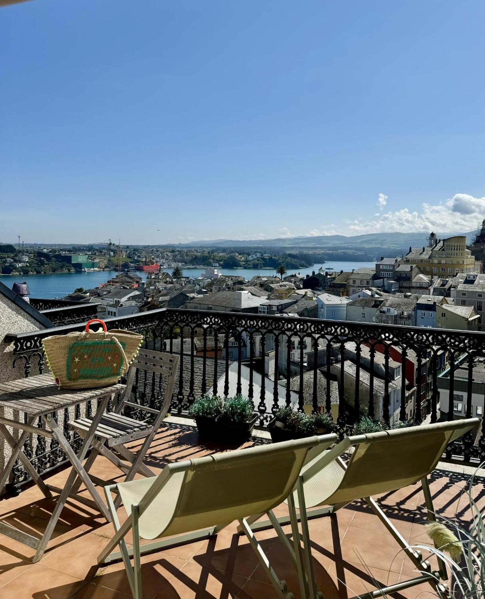 Moderno Piso Con La Mejor Terraza De Ribadeo Y Vistas Maravillosas Bagian luar foto